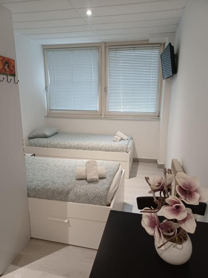 Paris Par Trains, Area, Studios Avec Salle De Bain Et Kitchenette Privees, Ou, Chambres Avec Salles Bain Et Cuisines Communes Persan Экстерьер фото